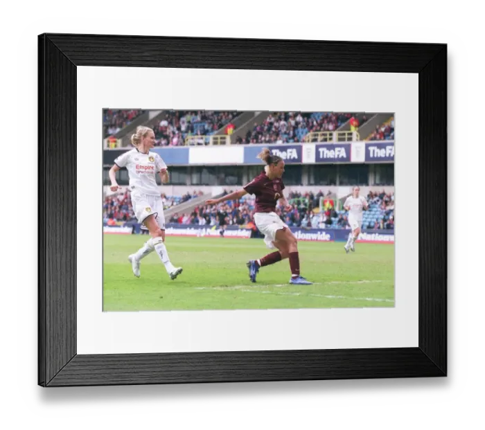 Framed Print : Lianne Sanderson scores Arsenals 5th goal Framed Print : Lianne Sanderson scores Arsenals 5th goal