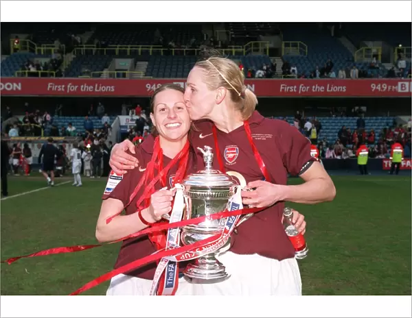 Kelly Smith and Faye White (Arsenal) with the FA Cup Trophy
