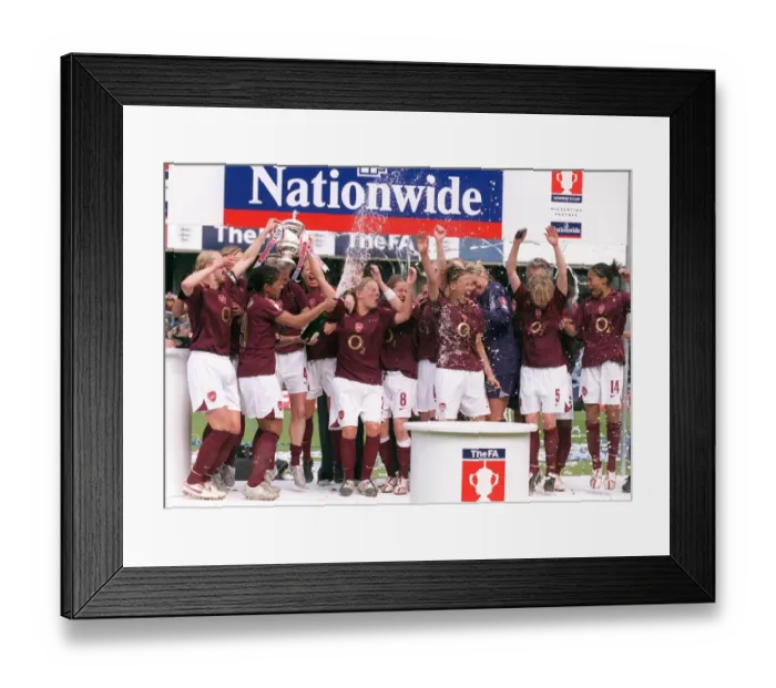 Framed Print : Arsenal Ladies Glory: Faye White Lifts the FA Cup After a 5-0 Victory over Leeds United Ladies, 2006