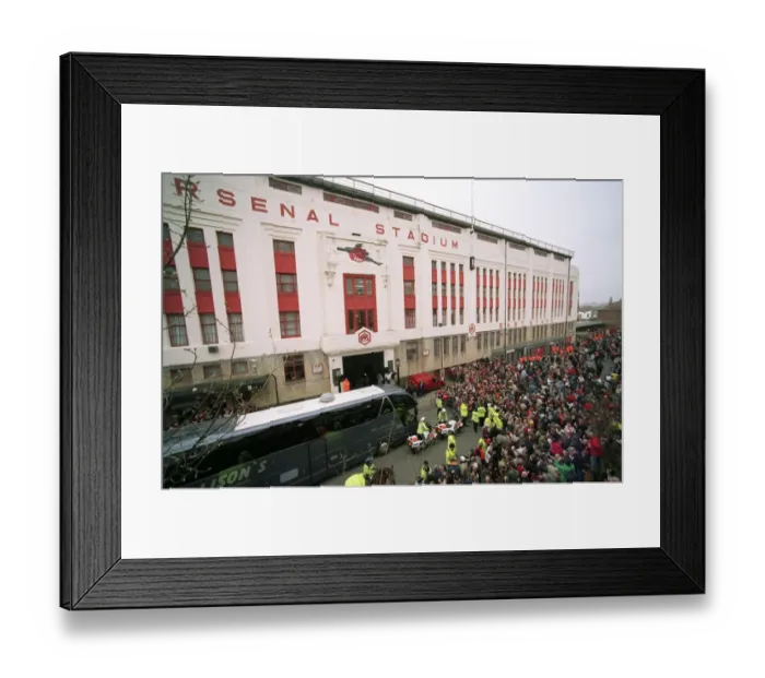 Framed Print : Arsenal vs. West Bromwich Albion: FA Premiership Showdown at Highbury, 2006 Framed Print : Arsenal vs. West Bromwich Albion: FA Premiership Showdown at Highbury, 2006