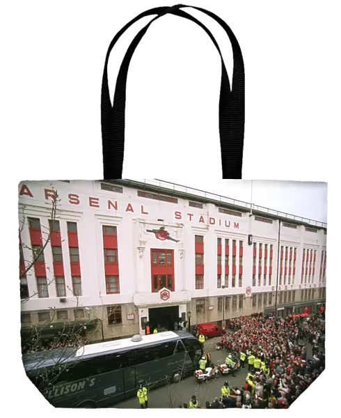 The Arsenal coach arrives outside the East Stand