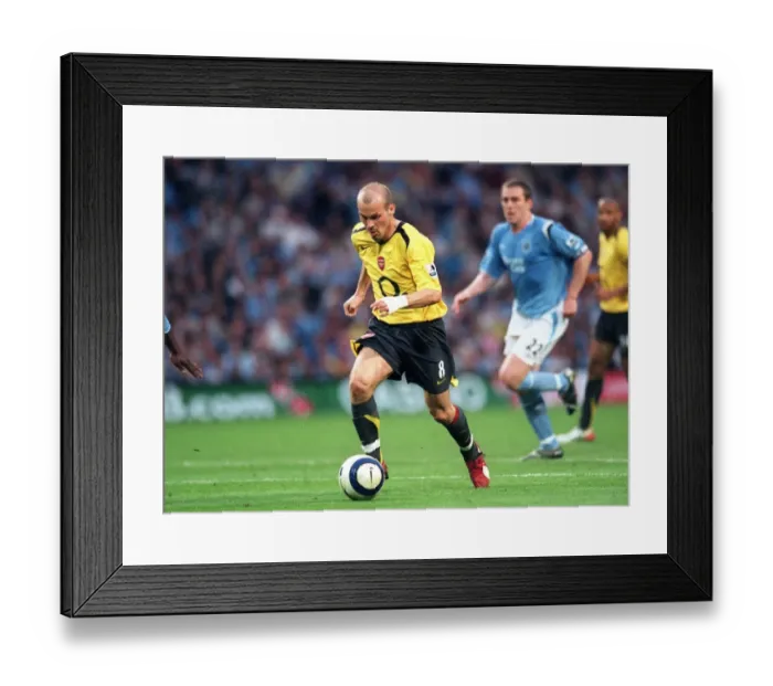 Framed Print : Freddie Ljungberg scores Arsenals 1st goal. Manchester City 1: 3 Arsenal