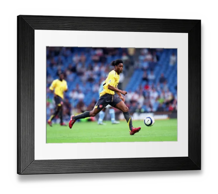 Framed Print : Alex Song (Arsenal). Manchester City 1: 3 Arsenal. FA Premiership