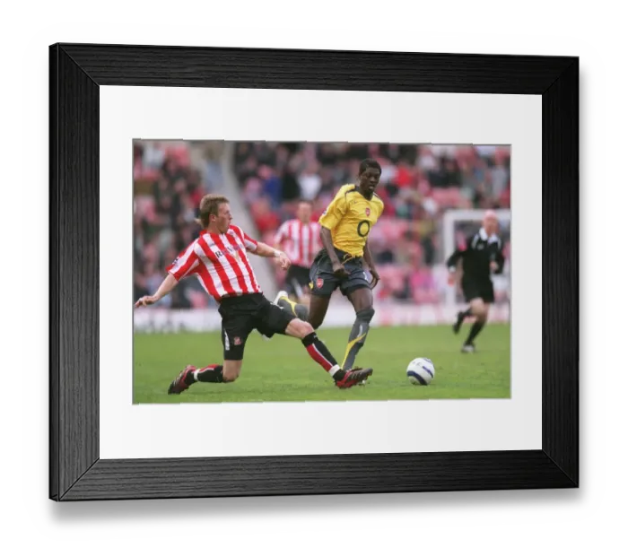 Framed Print : Emmauel Adebayor (Arsenal) Danny Collins (Sunderland)