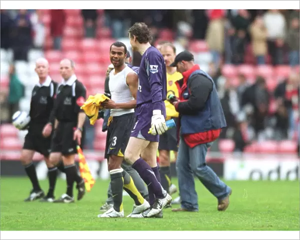 Ashley Cole and Jens Lehmann (Arsenal) after the match