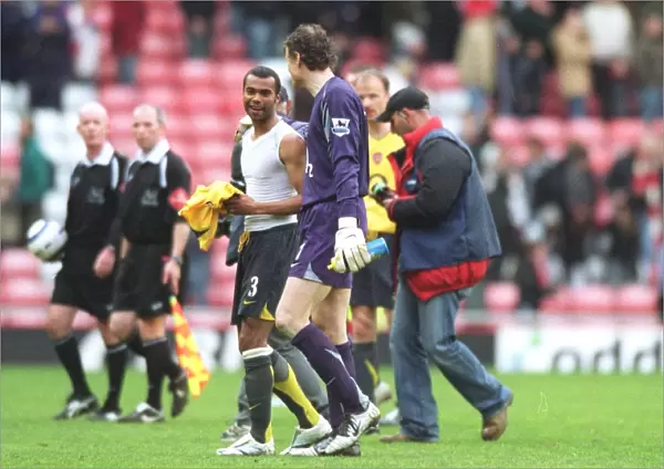 Ashley Cole and Jens Lehmann (Arsenal) after the match