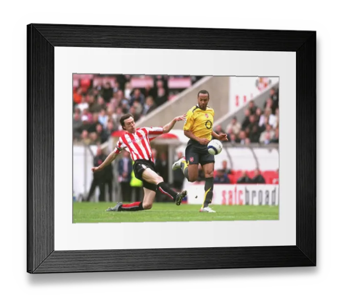Framed Print : Thierry Henry (Arsenal) Gary Breen (Sunderland)