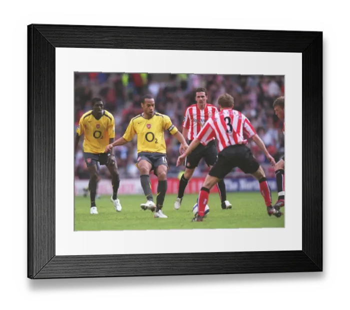 Framed Print : Thierry Henry passes to Cesc Fabregas to score the 2nd Arsenal goal