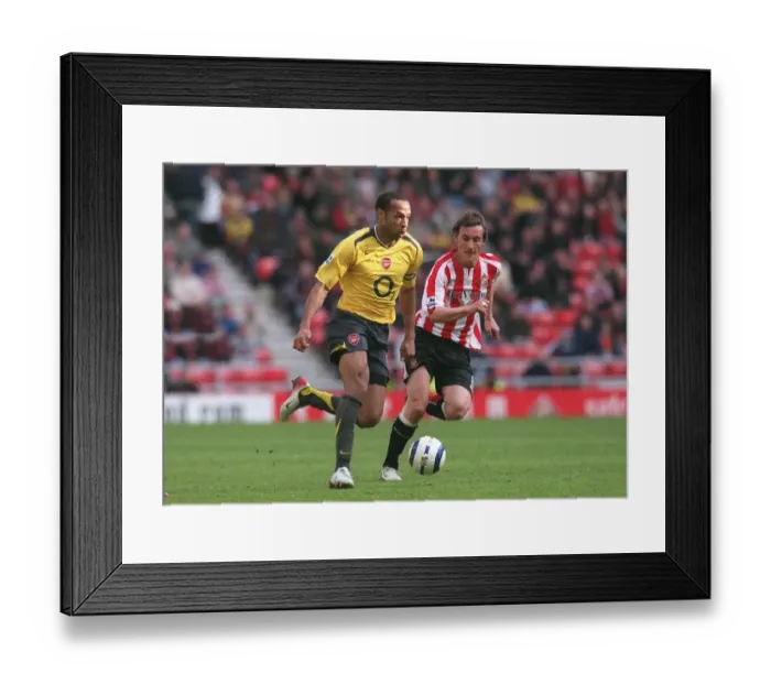 Framed Print : Thierry Henry (Arsenal) Dean Whitehead (Sunderland)
