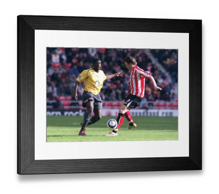 Framed Print : Kolo Toure (Arsenal) Anthony Le Tallec (Sunderland)
