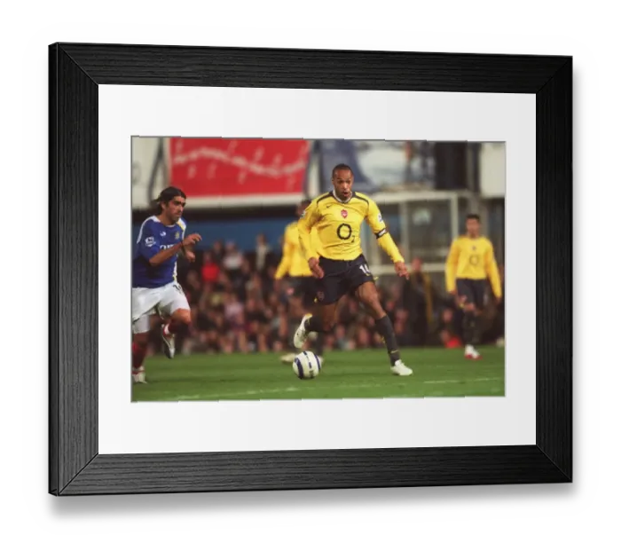 Framed Print : Arsenal and Portsmouth Draw 1-1 at Fratton Park, FA Premiership 2006