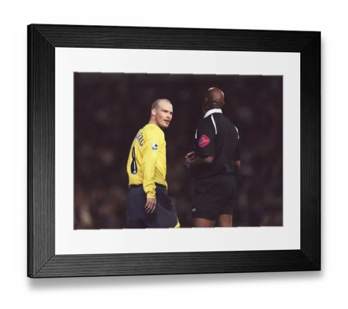 Framed Print : Arsenal vs Portsmouth: 1-1 FA Premiership Stalemate at Fratton Park, 2005-06