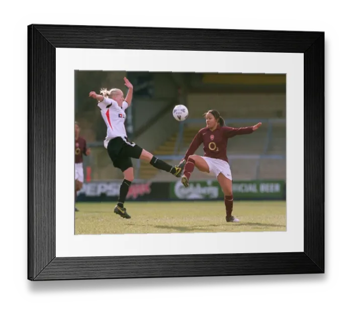 Framed Print : Alex Scott (Arsenal) Sarah Snare (Charlton)