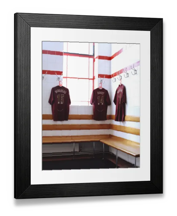 Framed Print : Arsenal Team Huddle: Pre-Match Focus at the Home Changeroom, Highbury, London (2006) Framed Print : Arsenal Team Huddle: Pre-Match Focus at the Home Changeroom, Highbury, London (2006)