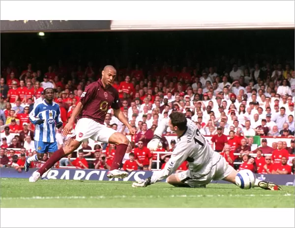 Thierry Henry scores his 1st Arsenals 2nd goal past Mike Pollitt (Wigan)