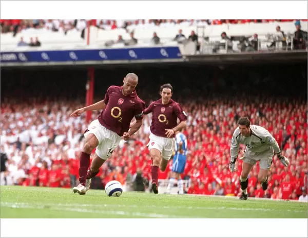 Thierry Henry scores Arsenals 3rd goal his 2nd past Mike Pollitt (Wigan)