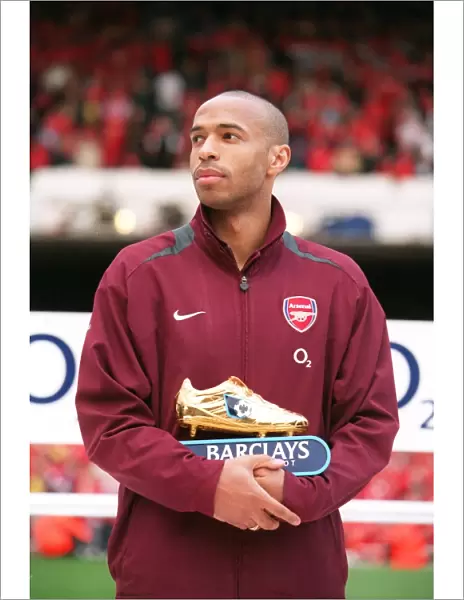 Thierry Henry (Arsenal) with his Golden Boot Award