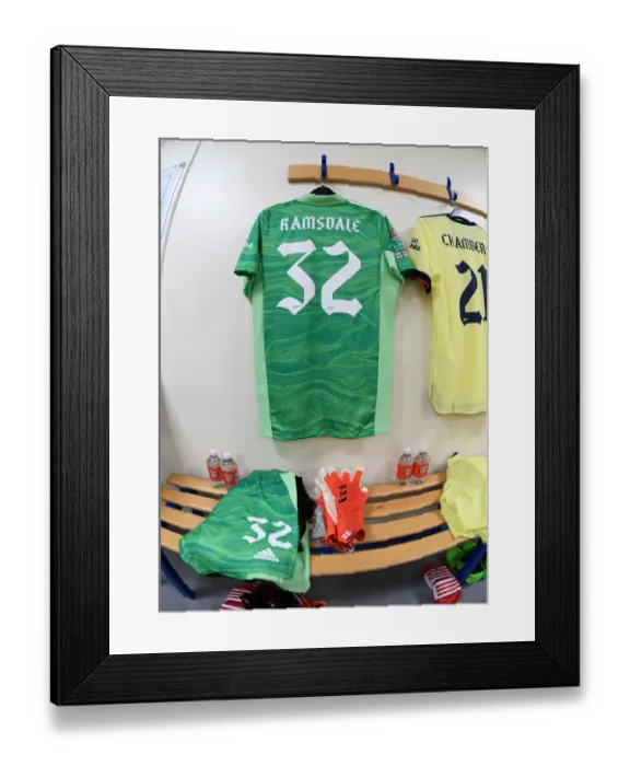 Framed Print : Arsenal's Aaron Ramsdale Gears Up: West Bromwich Albion vs Arsenal, Carabao Cup 2021-22