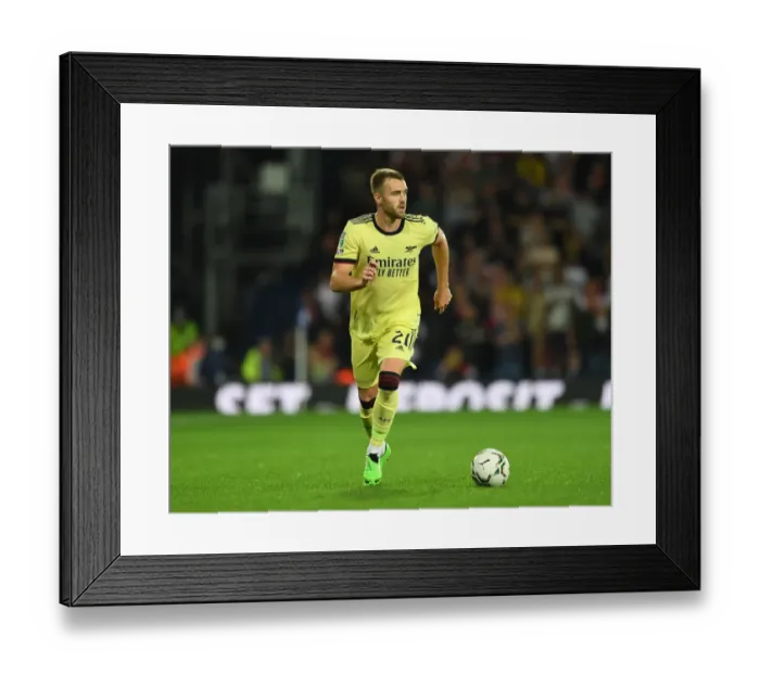 Framed Print : Arsenal's Calum Chambers in Action against West Bromwich Albion in Carabao Cup Match Framed Print : Arsenal's Calum Chambers in Action against West Bromwich Albion in Carabao Cup Match