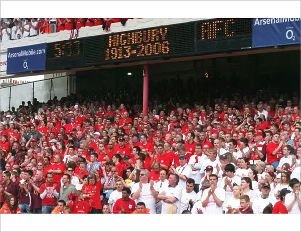 Arsenal fans under the scoreboard. Arsenal 4: 2 Wigan Athletic
