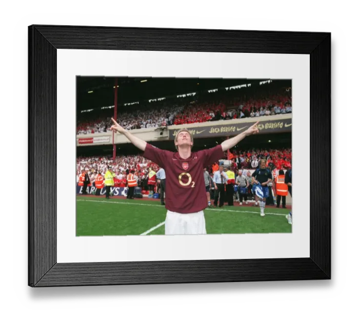 Framed Print : Alex Hleb (Arsenal) celebrates after the match. Arsenal 4: 2 Tottenham Hotspur Framed Print : Alex Hleb (Arsenal) celebrates after the match. Arsenal 4: 2 Tottenham Hotspur