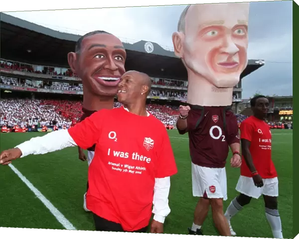 Ian Wright (Ex Arsenal) on the legends parade. Arsenal 4: 2 Wigan Athletic
