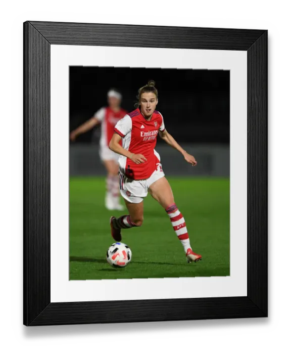 Framed Print : Arsenal's Vivianne Miedema in Action: Arsenal Women vs Slavia Prague - UEFA Women's Champions League 2021-22 Framed Print : Arsenal's Vivianne Miedema in Action: Arsenal Women vs Slavia Prague - UEFA Women's Champions League 2021-22