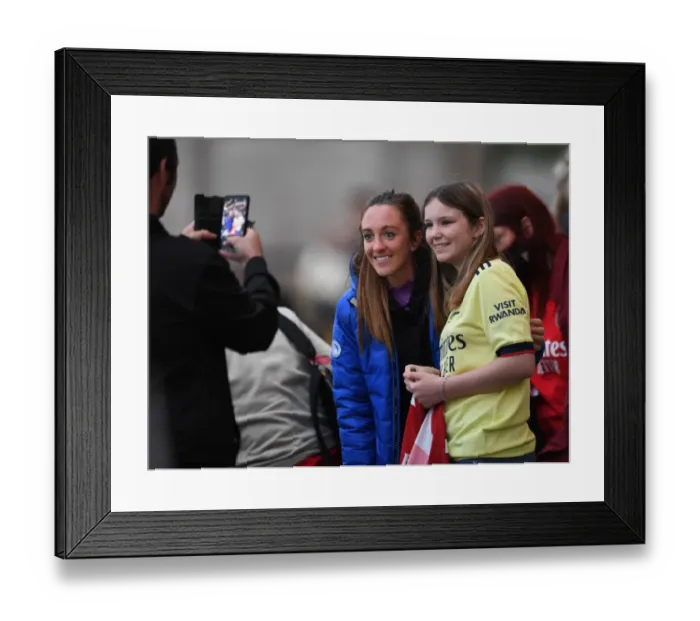 Framed Print : Arsenal Women vs Slavia Prague: Lisa Evans Greets Fans Ahead of UEFA Champions League Clash