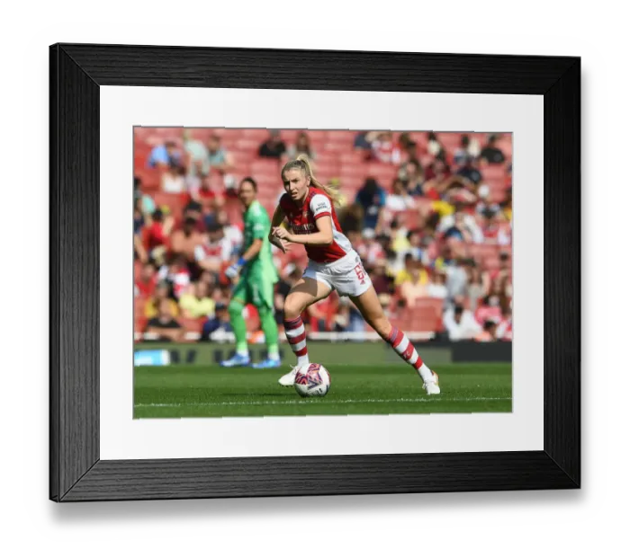 Framed Print : Arsenal Women vs Chelsea Women: Leah Williamson in Action at the Emirates Stadium - Barclays FA Womens Super League 2021-22 Framed Print : Arsenal Women vs Chelsea Women: Leah Williamson in Action at the Emirates Stadium - Barclays FA Womens Super League 2021-22