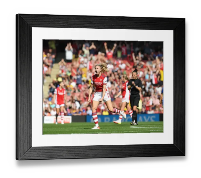 Framed Print : Arsenal Women's Super League Victory: Leah Williamson Celebrates Triumph Over Chelsea