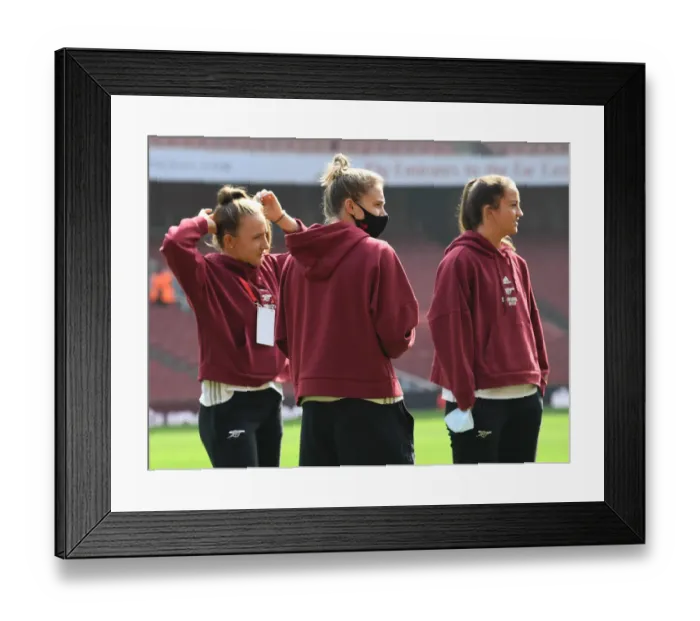 Framed Print : Arsenal's Vivianne Miedema Gears Up for Arsenal Women vs. Chelsea Women in FA WSL (2021-22)
