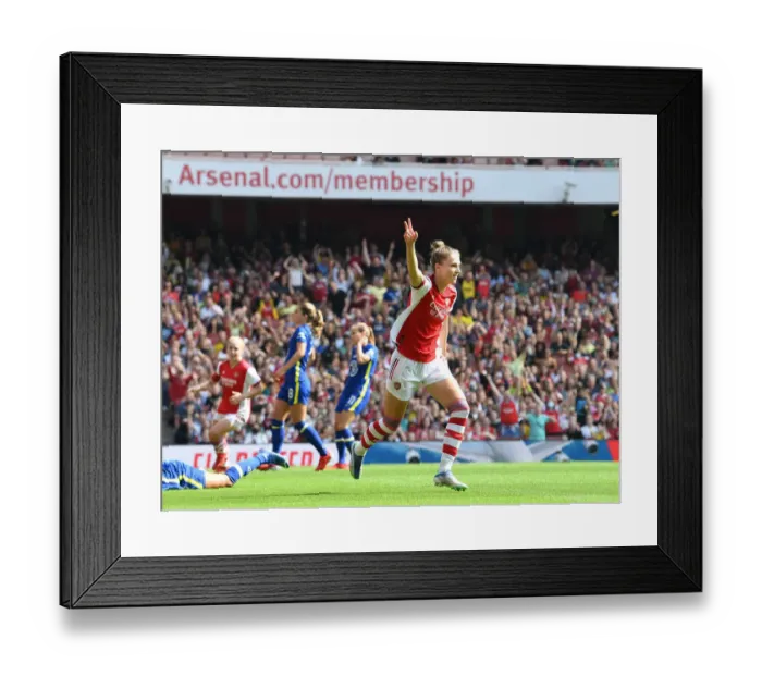 Framed Print : Arsenal's Vivianne Miedema Scores Dramatic Winner Against Chelsea Women at Emirates Stadium