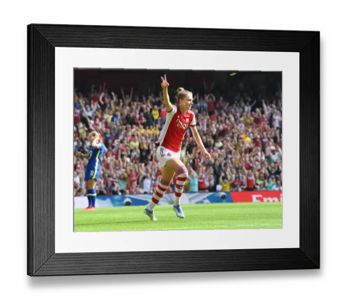 Framed Print : Arsenal's Vivianne Miedema Scores Dramatic Goal to Top Chelsea Women at Emirates Stadium