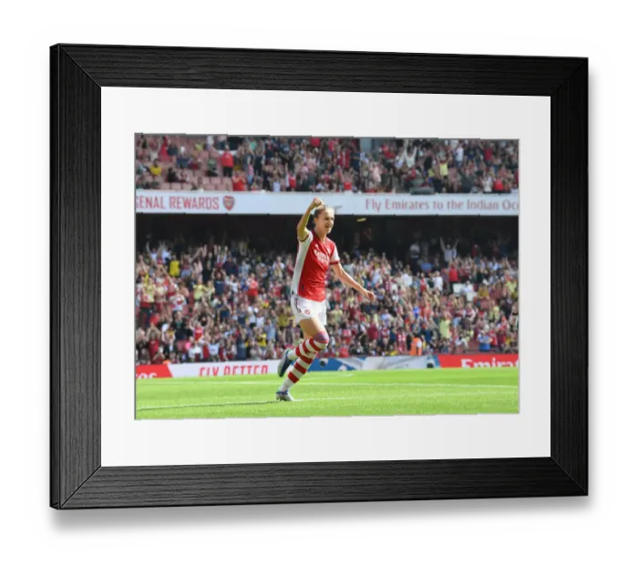 Framed Print : Miedema's Dramatic Goal: Arsenal Women Edge Past Chelsea at Emirates Stadium