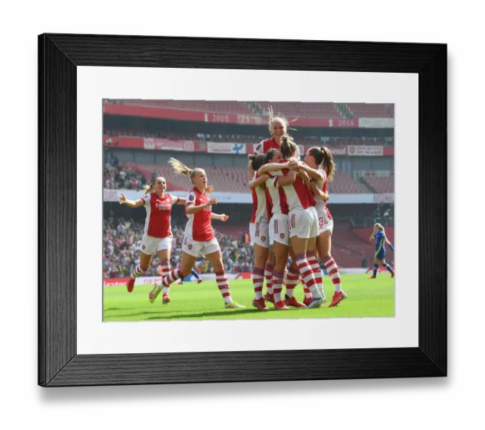 Framed Print : Vivianne Miedema Scores First Goal for Arsenal Women in 2021-22 FA WSL Clash Against Chelsea