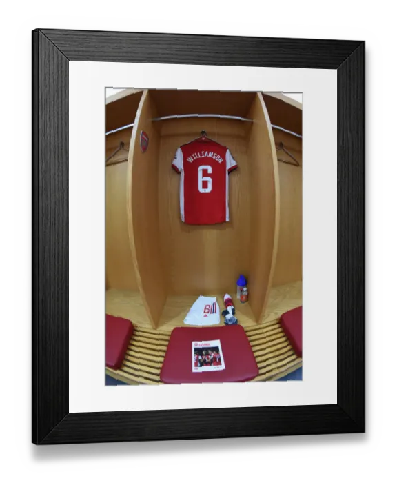Framed Print : Arsenal Women: Pre-Match Rituals in the Emirates Changing Room before Clash with Chelsea (FA WSL 2021-22) Framed Print : Arsenal Women: Pre-Match Rituals in the Emirates Changing Room before Clash with Chelsea (FA WSL 2021-22)