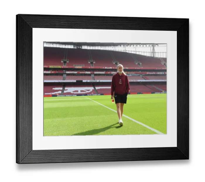 Framed Print : Arsenal's Leah Williamson Gears Up for Arsenal Women vs Chelsea Women in FA WSL Showdown