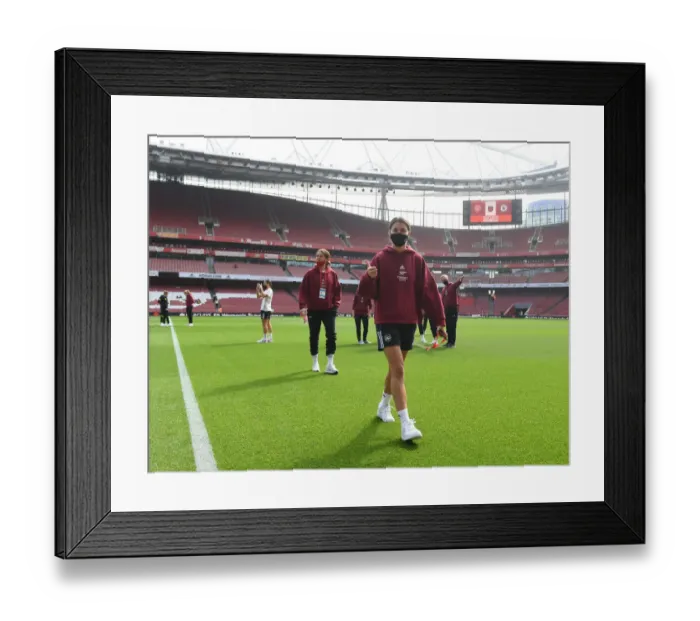 Framed Print : Steph Catley Readies for Arsenal Women vs Chelsea Women Showdown at Emirates Stadium