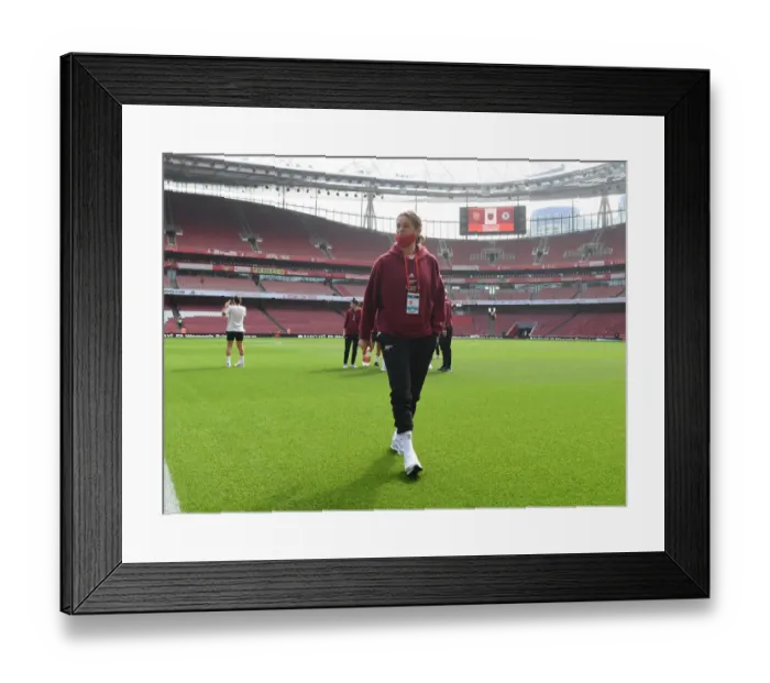 Framed Print : Jennifer Beattie Gears Up for Arsenal Women vs Chelsea Women Clash at Emirates Stadium