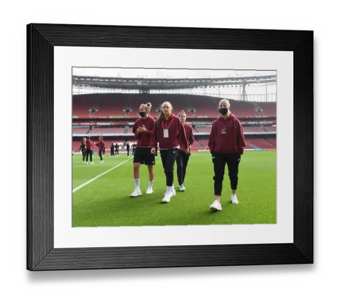 Framed Print : Arsenal Women's Squad Unites Before Kick-off Against Chelsea Women (2021-22 FA WSL)