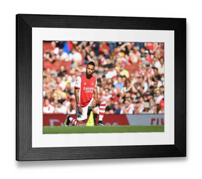 Framed Print : Arsenal's Aubameyang Kneels Before Kick-off vs Norwich City (2021-22) Framed Print : Arsenal's Aubameyang Kneels Before Kick-off vs Norwich City (2021-22)