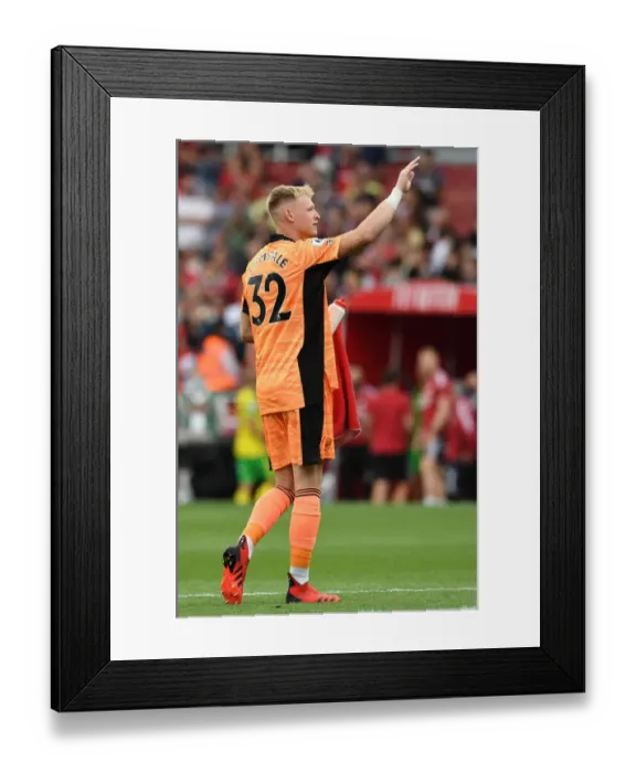 Framed Print : Arsenal's Aaron Ramsdale Celebrates with Fans after Arsenal v Norwich City Victory, 2021-22 Premier League