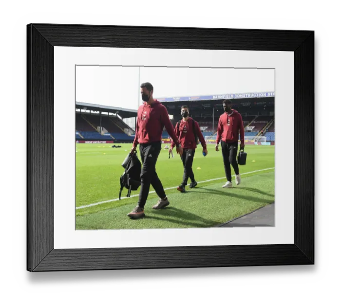Framed Print : Arsenal's Pablo Mari Heads to Turf Moor Ahead of Burnley Clash - Premier League 2021-22