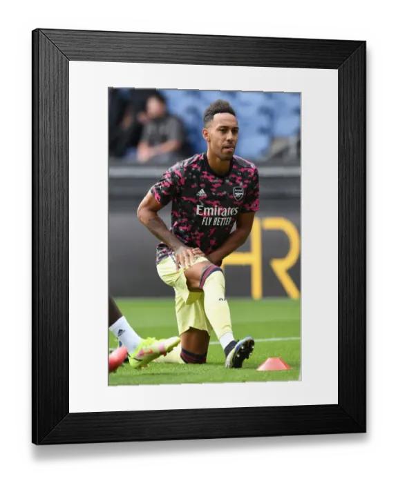 Framed Print : Arsenal's Aubameyang Readies for Burnley Battle: Premier League 2021-22 Framed Print : Arsenal's Aubameyang Readies for Burnley Battle: Premier League 2021-22