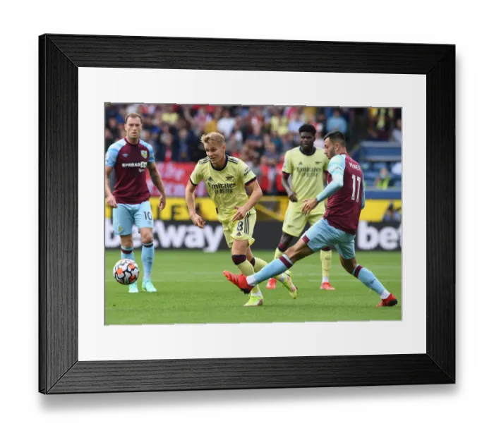 Framed Print : Arsenal vs Burnley: Premier League Clash at Turf Moor (September 2021) Framed Print : Arsenal vs Burnley: Premier League Clash at Turf Moor (September 2021)
