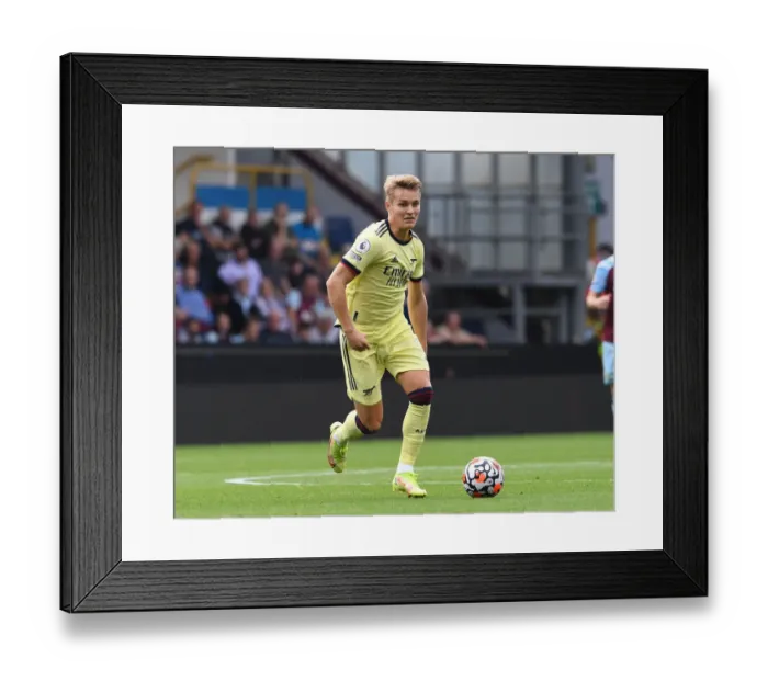 Framed Print : Burnley vs Arsenal: Premier League Showdown (2021-22)