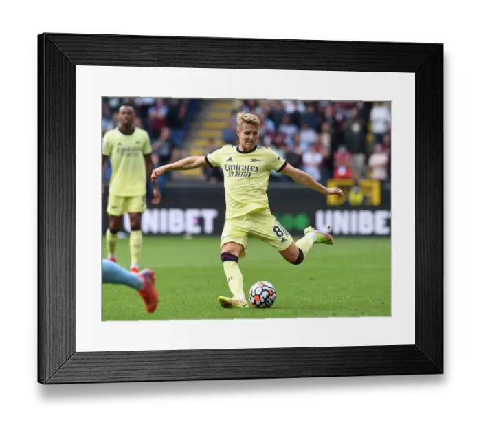 Framed Print : Arsenal vs Burnley: Premier League Clash at Turf Moor (September 2021)