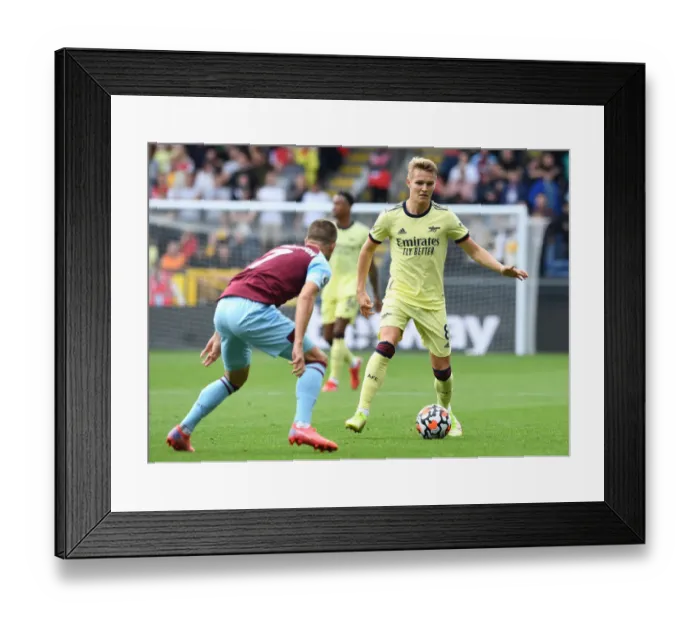 Framed Print : Arsenal vs Burnley: Premier League Showdown at Turf Moor (2021-22) Framed Print : Arsenal vs Burnley: Premier League Showdown at Turf Moor (2021-22)