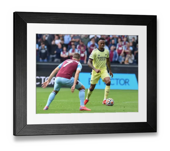 Framed Print : Arsenal vs Burnley: Premier League Showdown at Turf Moor (2021-22) Framed Print : Arsenal vs Burnley: Premier League Showdown at Turf Moor (2021-22)