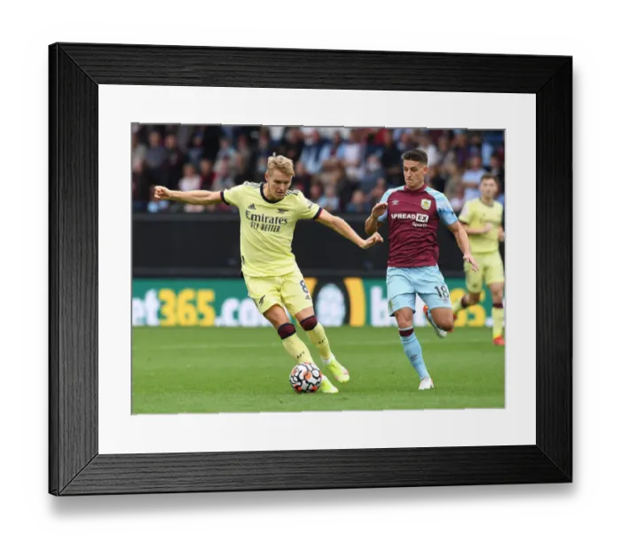 Framed Print : Premier League Showdown: Arsenal vs Burnley at Turf Moor (September 2021) Framed Print : Premier League Showdown: Arsenal vs Burnley at Turf Moor (September 2021)